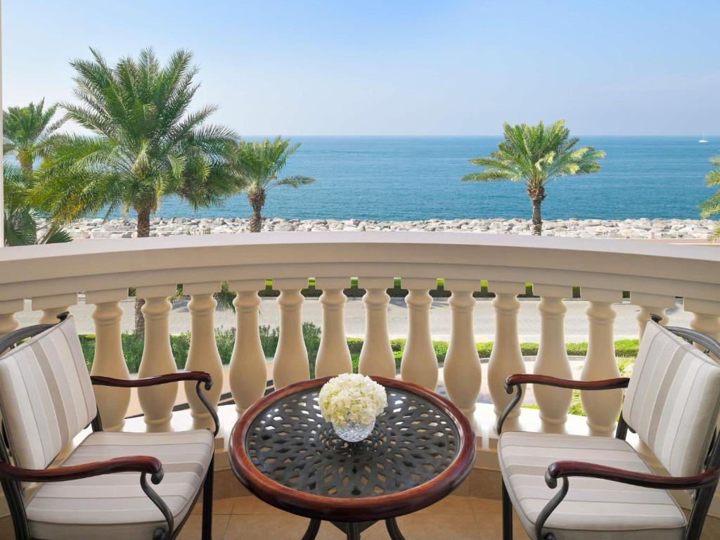 تور دبی با هتل Raffles The Palm